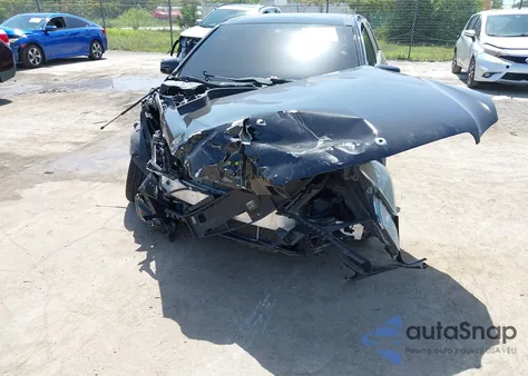 2010 Mercedes-Benz E 550 4Matic z USA, uszkodzony, nr VIN WDDHF9AB2AA147637